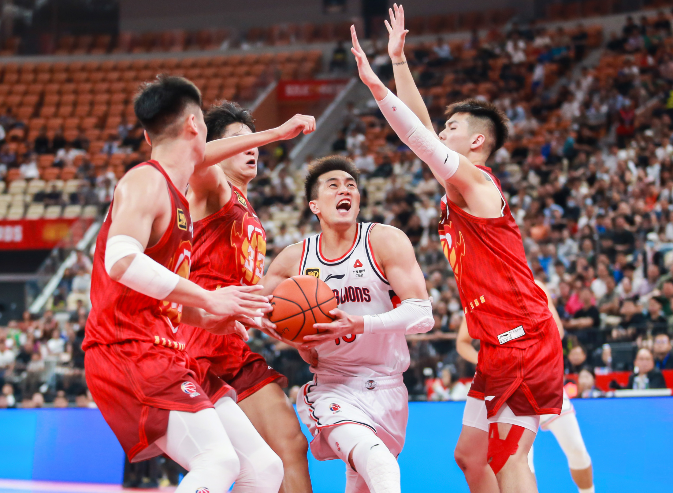 友博在线入口 -转会期突围战来临，广州队围绕国王杯门线救险，球迷炸锅，心理建设被强调(g7峰会为何是8个人)